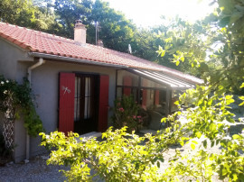 Vente
VILLA SUR 2370 M² PISCINE CALME ET INTIMITÉ