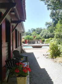 Vente
VILLA SUR 2370 M² PISCINE CALME ET INTIMITÉ