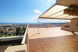 Vente
Villa sur le toit Nice Ouest VUE MER au calme avec piscine