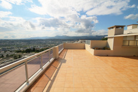 Vente
Villa sur le toit Nice Ouest VUE MER au calme avec piscine