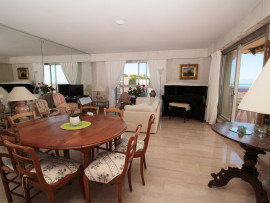 Vente
Villa sur le toit Nice Ouest VUE MER au calme avec piscine