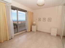 Vente
Villa sur le toit Nice Ouest VUE MER au calme avec piscine