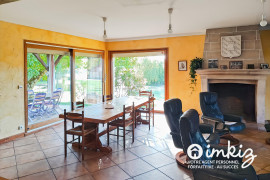 Vente
Villa sur un grand terrain arboré avec une mare