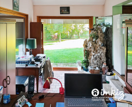 Vente
Villa sur un grand terrain arboré avec une mare