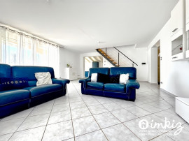 
                                                                                        Vente
                                                                                         Villa T6 de plain-pied avec Piscine