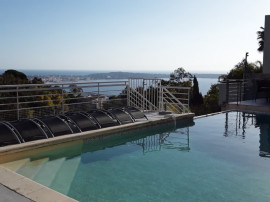 
                                                                                        Location de vacances
                                                                                         villa vue mer 14 personnes, piscine, toit terrasse