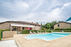 
                                                                                        Vente
                                                                                         Village 14 gîtes + piscine - 1 791 m² - LESIGNAC