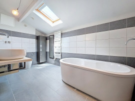 
                                                                                        Vente
                                                                                         Villefranche, Maison rénovée, Piscine, Garages