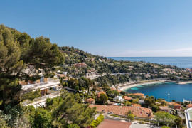 
                                                                                        Vente
                                                                                         Villefranche-sur-Mer – Superbe 2/3 pièces en étage élevé, avec vue mer panoramique et au calme absolu