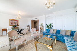 
                                                                                        Vente
                                                                                         Villefranche-sur-Mer – Superbe 2/3 pièces en étage élevé, avec vue mer panoramique et au calme absolu