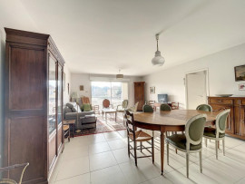 Vente
Villeneuve Les Avignon, appartement T4 dernier étage, terrasses, parking