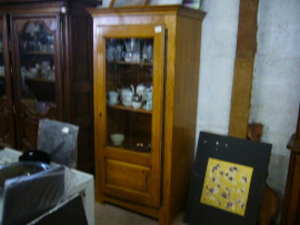 
                                                                        Meuble
                                                                         Vitrine en bois blond