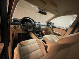 Voiture
Volkswagen GOLF 1.6-105 D