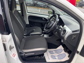 
                                                                                        Voiture
                                                                                         Volkswagen Hatchback 1.0 High up! (2012/62) 5dr