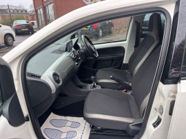 
                                                                                        Voiture
                                                                                         Volkswagen HIGH UP 1.0 5dr