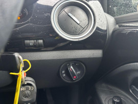 
                                                                                        Voiture
                                                                                         Volkswagen HIGH UP AUTO MOT 11/26 39K ULEZ 1.0 5dr