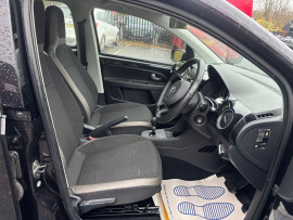 
                                                                                        Voiture
                                                                                         Volkswagen HIGH UP AUTO MOT 11/26 43K ULEZ 1.0 5dr