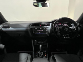 Voiture
                                                                                Volkswagen Tiguan 2.0 TDI R-Line SUV 5dr Diesel DSG Euro 6 (s/s) (150 ps)