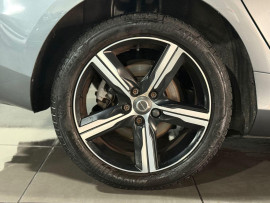 
                                                                                        Voiture
                                                                                         Volvo V40 2.0 T2 R-Design Nav Plus Hatchback 5dr Petrol Manual Euro 6 (s/s) (122 ps)