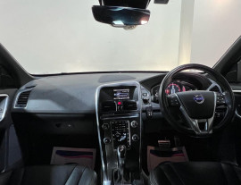 Voiture
                                                                                Volvo XC60 2.0 D4 R-Design Lux SUV 5dr Diesel Geartronic Euro 6 (s/s) (181 ps)