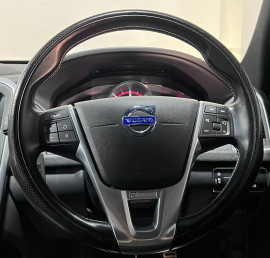 Voiture
                                                                                Volvo XC60 2.0 D4 R-Design Lux SUV 5dr Diesel Geartronic Euro 6 (s/s) (181 ps)
