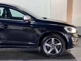Voiture
                                                                                Volvo XC60 2.0 D4 R-Design Lux SUV 5dr Diesel Geartronic Euro 6 (s/s) (181 ps)