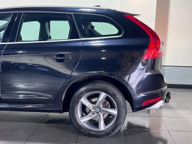 Voiture
                                                                                Volvo XC60 2.0 D4 R-Design Lux SUV 5dr Diesel Geartronic Euro 6 (s/s) (181 ps)