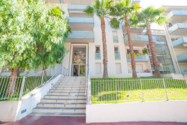 
                                                                                        Vente
                                                                                         .