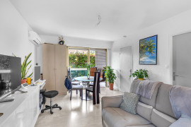 
                                                                                        Vente
                                                                                         .