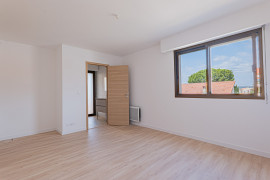 
                                                                                        Vente
                                                                                         .