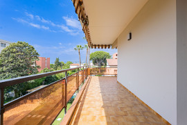 
                                                                                        Vente
                                                                                         .