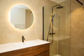 
                                                                                        Vente
                                                                                         .