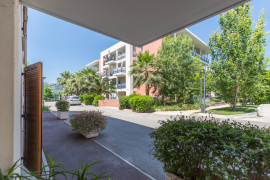 
                                                                                        Vente
                                                                                         .