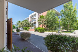 
                                                                                        Vente
                                                                                         .