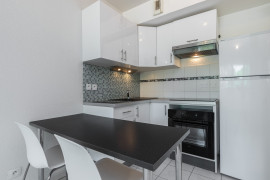 
                                                                                        Vente
                                                                                         .