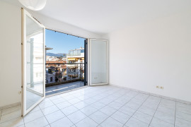 
                                                                                        Vente
                                                                                         .