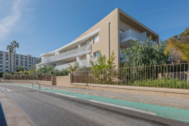 
                                                                                        Vente
                                                                                         .