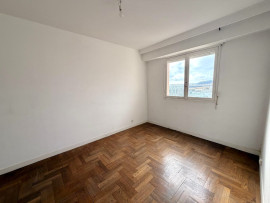 
                                                                                        Vente
                                                                                         .