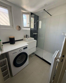 
                                                                                        Colocation
                                                                                         1 chambre dans belle coloc 60m² avec balcon
