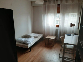 
                                                                                        Colocation
                                                                                         1 chambre de libre dans colocation spacieuse