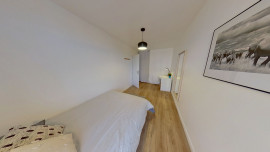 
                                                                                        Colocation
                                                                                         1 chambre disponible en colocation