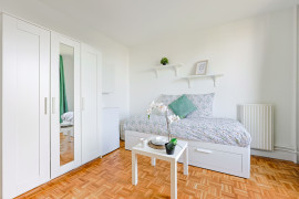 
                                                                                        Colocation
                                                                                         1 chambre disponible en colocation