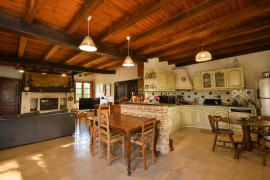 
                                                                                        Vente
                                                                                         10 HECTARES • 2 ÉTANGS • 2 MAISONS • DÉPENDANCES XXL