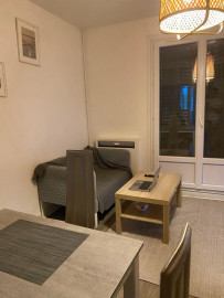 
                                                                                        Colocation
                                                                                         1ch dispo Coloc appart 2 ch meublé, métro Parilly