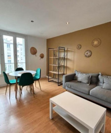 
                                                                                        Colocation
                                                                                         2 belles chambres dans coloc 65m² cosy et rénovée