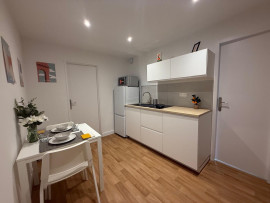 
                                                                                        Colocation
                                                                                         2 chambres dans colocation refait à neuf
