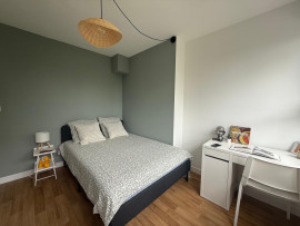 
                                                                                        Colocation
                                                                                         2 chambres dans colocation refait à neuf