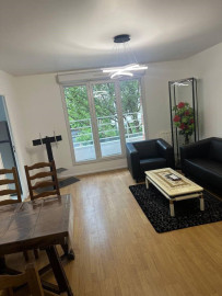 
                                                                                        Colocation
                                                                                         2 Chambres dispo dans coloc 64m²