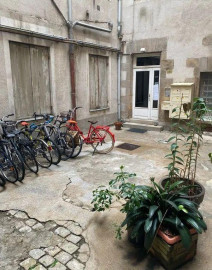 
                                                                                        Colocation
                                                                                         2 chambres dispos dans coloc 39m² avec cour privée