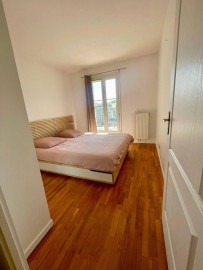 
                                                                                        Location
                                                                                         2 p meublé - balcon - parking - proche La Défense